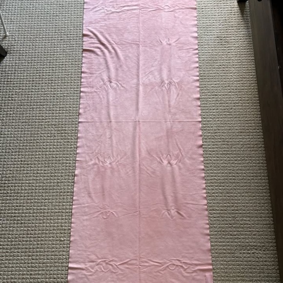 lululemon The Towel - Picture 2 of 3